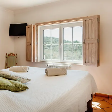 Entrecolinas Bed & Breakfast 4*