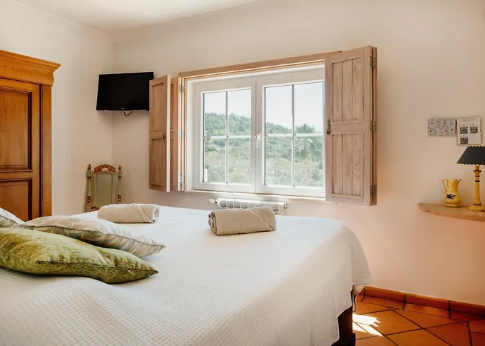 Entrecolinas Bed & Breakfast 4*