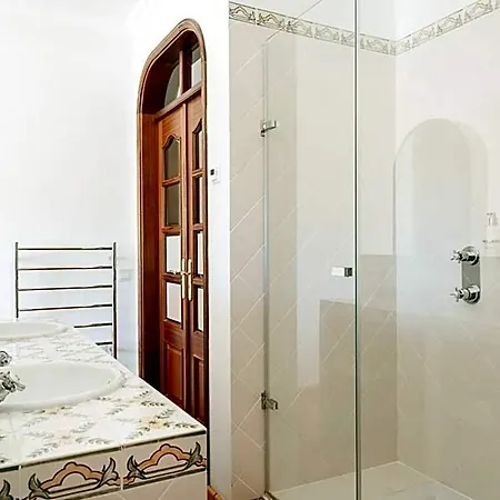 Entrecolinas Bed & Breakfast 4*